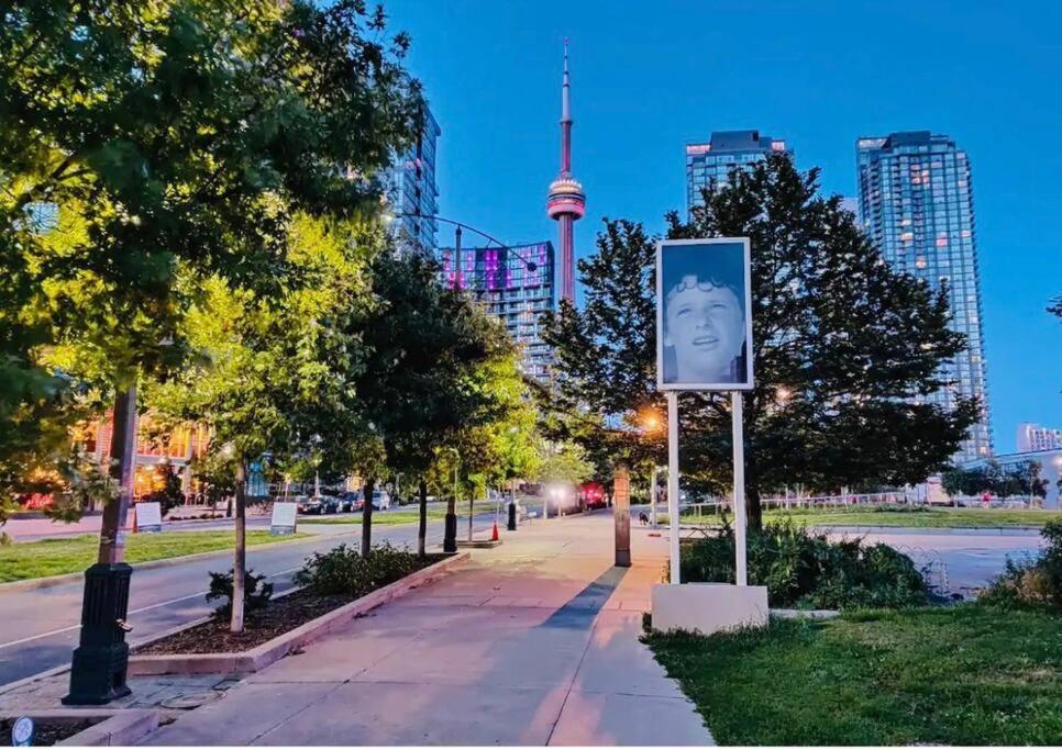 Deluxe Suite Toronto Exterior photo